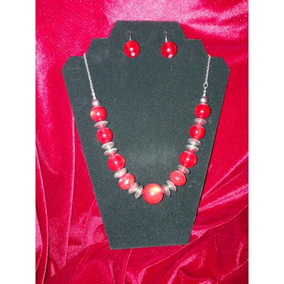 Vintage Red Chunky Beaded Necklace With Matching Dangling Earrings - Picture 2 of 3